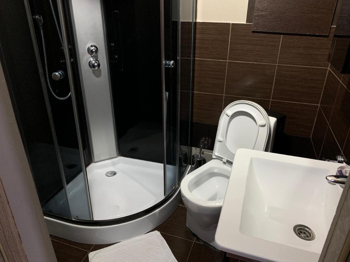 Deluxe Plaza 호텔 알마티 외부 사진