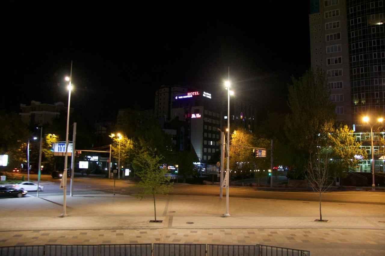 Deluxe Plaza 호텔 알마티 외부 사진